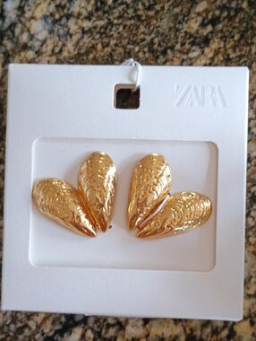 ZARA Gold Textured Shell Clip-On Earrings